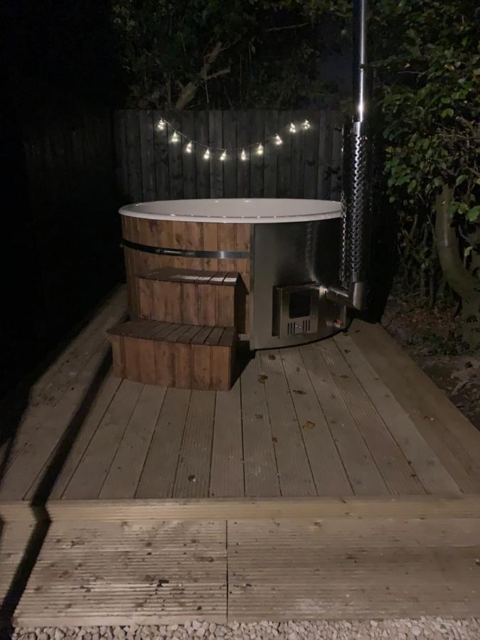 Luxury Countryside Cottage Getaway With Wood Fired Hot Tub Gransha Kültér fotó